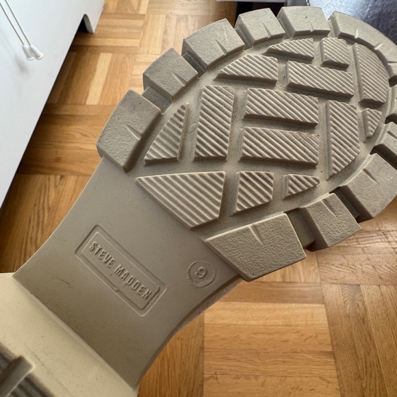 Steve Madden Hayle Boot in Sand Suede - Picture 11 of 12